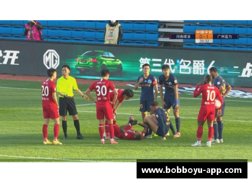 球员亮出红牌：足球场上的决断与反思